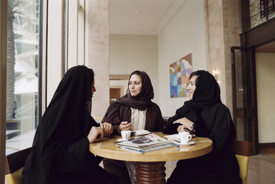 Saudi Arabia, Riyadh, 22 January 2011 - Al Faisaiah Hotel, La Cucina.from left to right : Kholood Abdulaziz Aldukheil, Deputy Chief executive officer Aldukheil Financial group. Muna AbuSulayman, secretary general Al Waleed Fondation. Yasmine Altwaijiri, public health researcher.