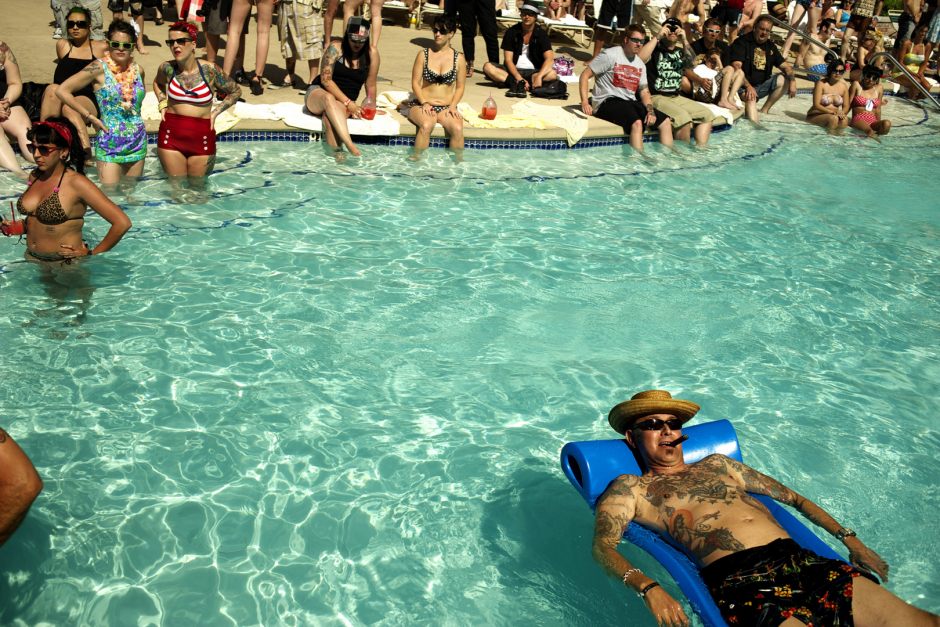 USA, Nevada, Las Vegas, 25 April 2011Tiki Pool Party at The Orleans Casino. The acces at the swimming pool and at the party cost $250.USA, Nevada, Las Vegas, 25 avril 2011FÍte ‡ la piscine du Orleans Casino. L'accËs ‡ la piscine co˚te 250$ (prix de la location d'un cabanon).Steven Siewert / Agence VU
