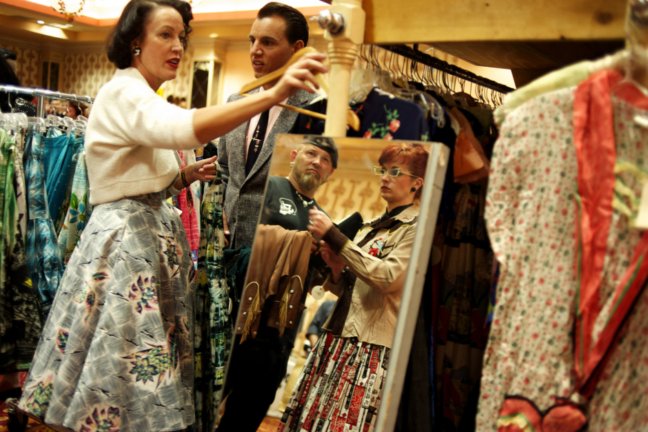 USA, Nevada, Las Vegas, 25 April 2011Shopping for vintage clothes at The Orleans Casino.USA, Nevada, Las Vegas, 25 avril 2011Shopping de vÍtements vintage dans une boutique du Orleans Casino.Steven Siewert / Agence VU