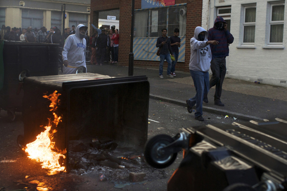 England, London, 08 August 2011Clarence Road.Burnt out rubbish bins.Angleterre, Londres, 08 ao˚t 2011Clarence Road.Poubelle en feu.Michael Grieve / Agence VU