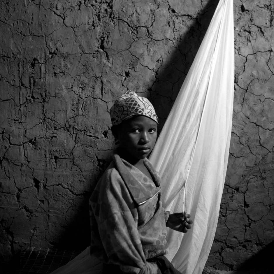 Burundi, Bujumbura, Buhumba, November 2011Emelyne Yonizeye, 8 years old, in her house.Emelyne's parents came from the east of the country to find a job in Bujumbura. Her father makes bricks everyday on the bricks production site. Emelyne and her 6 years old sister used to work with him 10 to 12 hours per day, carrying 1800 bricks on her head in a single day. Now, Emelyn wants to go to school and "be just like the other children".Burundi, Bujumbura, Buhomba, novembre 2011Emelyne Yonizeye, 8 ans, dans sa maison.Les parents d'Emelyne sont venu de l'est du pays pour chercher du travail ‡ Bujumbura. Son pËre fabrique des briques tous les jours sur le site de production de Buhomba. Emelyne et sa petite soeur de 6 ans travaillait avec lui pendant 10 ‡ 12 heures par jour, transportant 1800 briques sur la tÍte en une seule journÈe. DÈsormais, Emelyne veut aller ‡ l'Ècole et "Ítre comme les autres enfants".Martina Bacigalupo / Agence VU