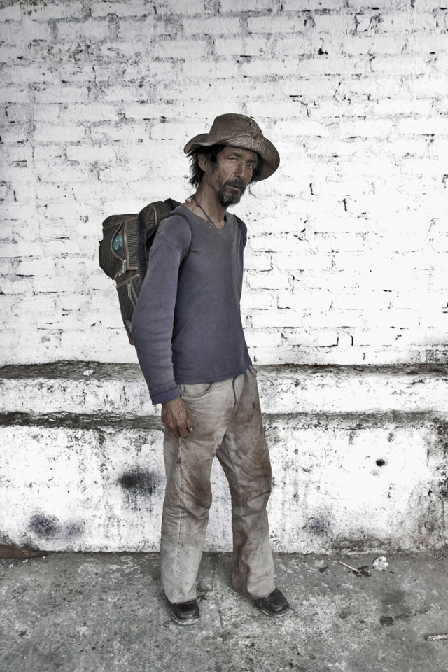 Colombia, Bogota, 25 November 2004From the series "Altras del Muro".Andariego.Colombia, Bogota, 25 novembre 2004Issue de la sÈrie "Altras del Muro".Andariego.Stanislas Guigui / Agence VU