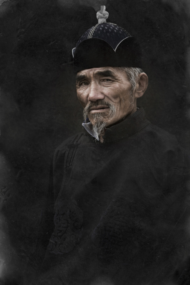Mongolia, Ulan Bator, 2013Portrait of a Mongol warrior at the Naadam Festival.Mongolie, Oulan-Bator, 2013Portrait de guerrier mongol pendant le festival Naadam.Stan Guigui / Agence VU