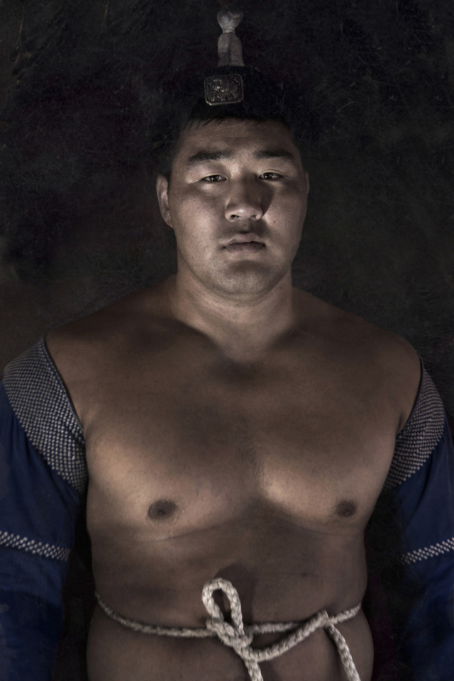 Mongolia, Ulan Bator, 2013Portrait of a Mongol warrior at the Naadam Festival.Mongolie, Oulan-Bator, 2013Portrait de guerrier mongol pendant le festival Naadam.Stan Guigui / Agence VU