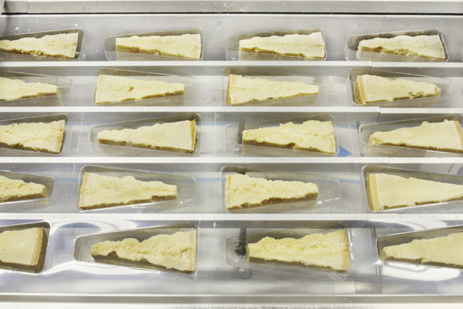 Italy, Brescia, September 10th 2014Ambrosi Company. Cutting and packaging area. Vacuum-packed machine.Italie, Brescia, 10 septembre 2014Entreprise Ambrosi. Zone de découpe et d'emballage. Machine sous vide.Massimo Siragusa / Agence VU
