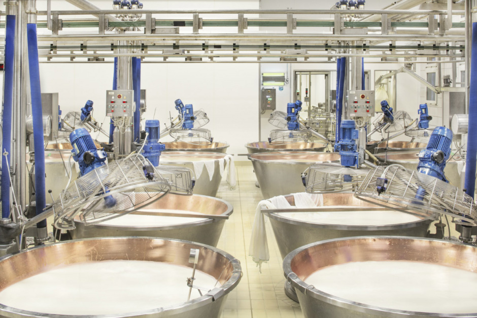 Italy, Brescia, September 11th 2014Ambrosi Company. Dairy Grana. Boilers with milk and rennet.Italie, Brescia, 11 septembre 2014Entreprise Ambrosi. Grana laitier. Chaudières avec lait et présure.Massimo Siragusa / Agence VU