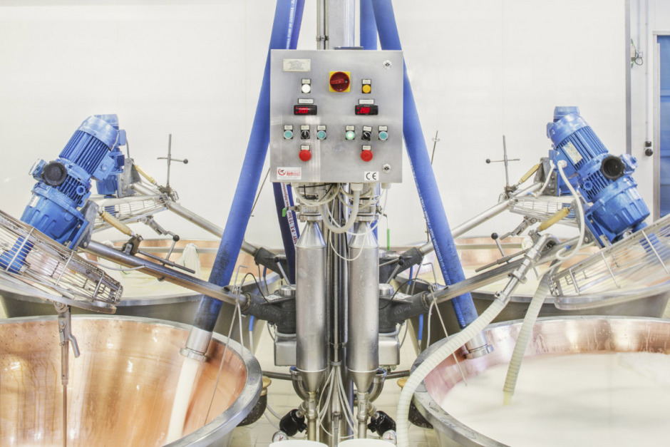 Italy, Brescia, September 11th 2014Ambrosi Company. Dairy Grana. Boilers being filled.Italie, Brescia, 11 septembre 2014Entreprise Ambrosi. Grana laitier. Chaudières en cours de remplissage.Massimo Siragusa / Agence VU