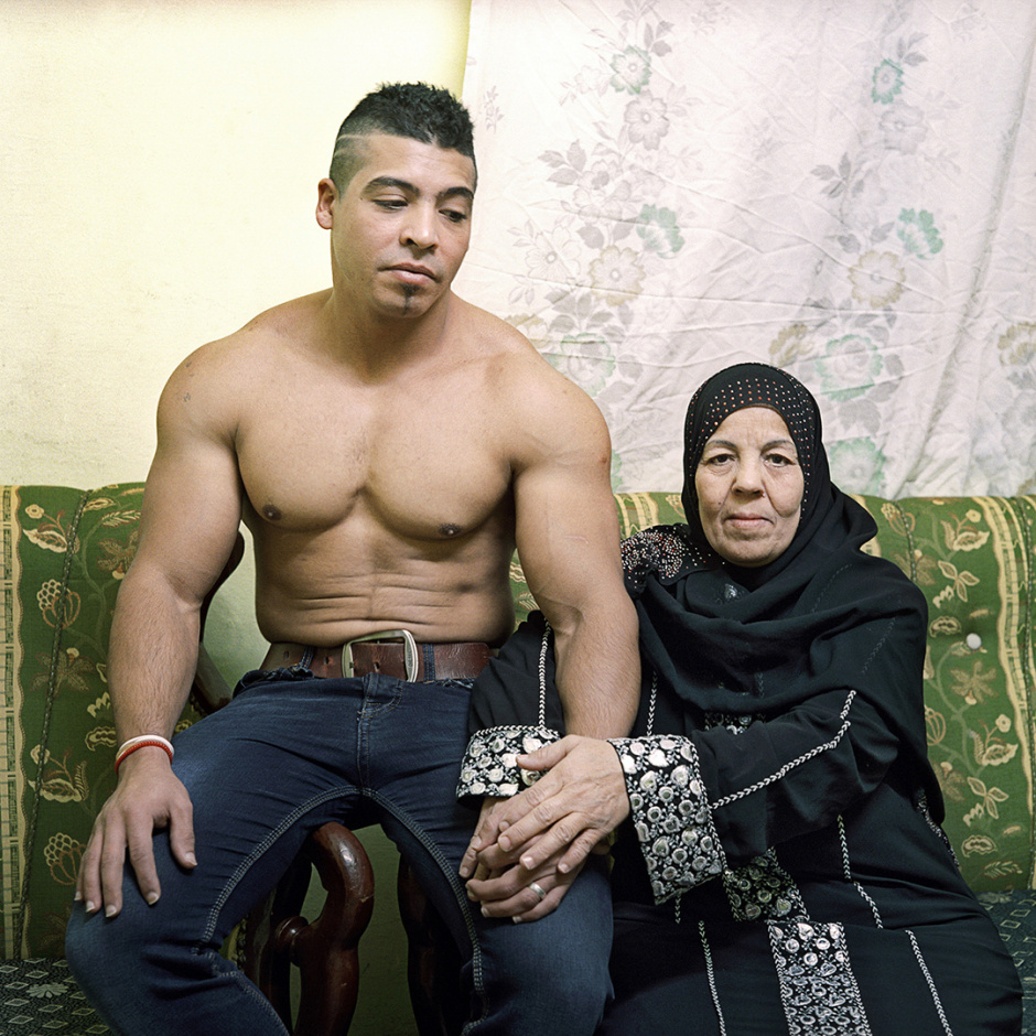 Egypt, Cairo, 2013Mother and son. Mohamed and his mother.Egypte, Le Caire, 2013Mère et fils. Mohamed et sa mère.Denis Dailleux / Agence VU