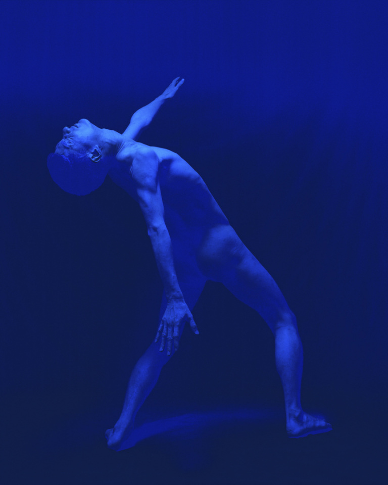 Thailand, 2013Blue n∞17From the series "Blue".Thailande, 2013Blue n∞17Issue de la sÈrie "Blue".Manit Sriwanichpoom / Courtesy Adler Subhashok Gallery / Agence VU