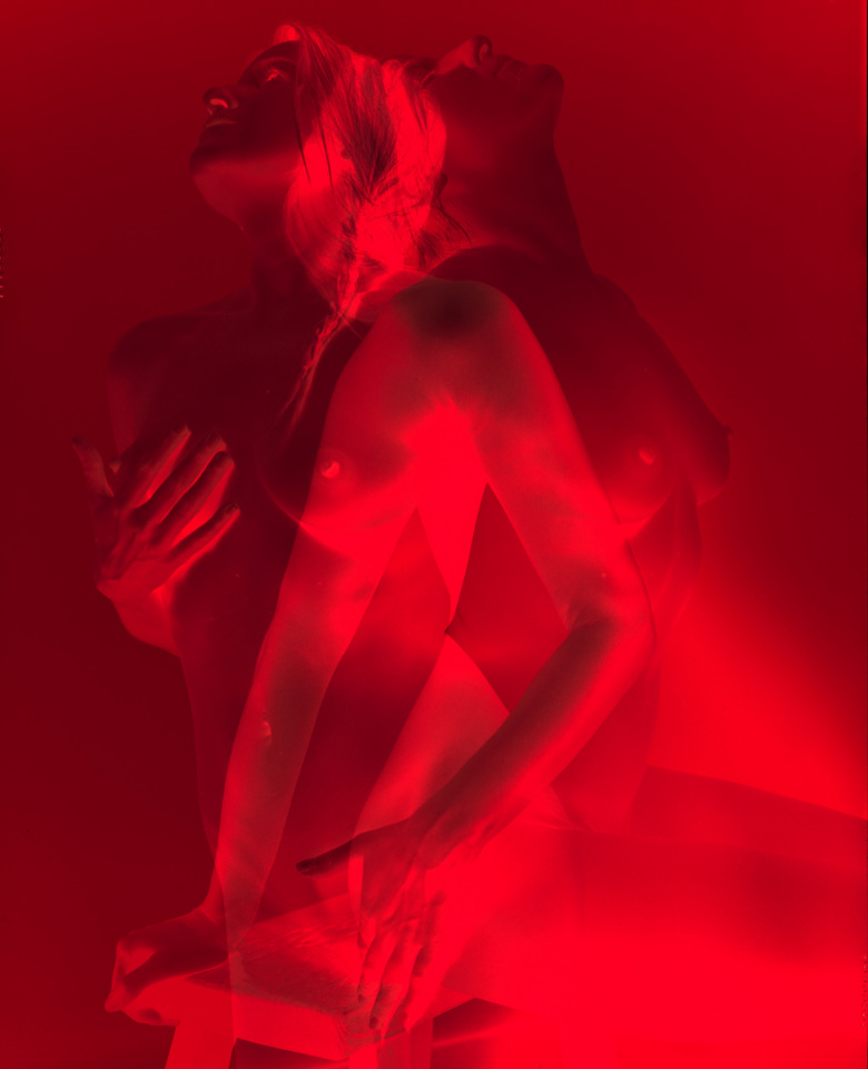 Thailand, 2013Red n∞1From the series "Blue".Thailande, 2013Red n∞1Issue de la sÈrie "Blue".Manit Sriwanichpoom / Courtesy Adler Subhashok Gallery / Agence VU