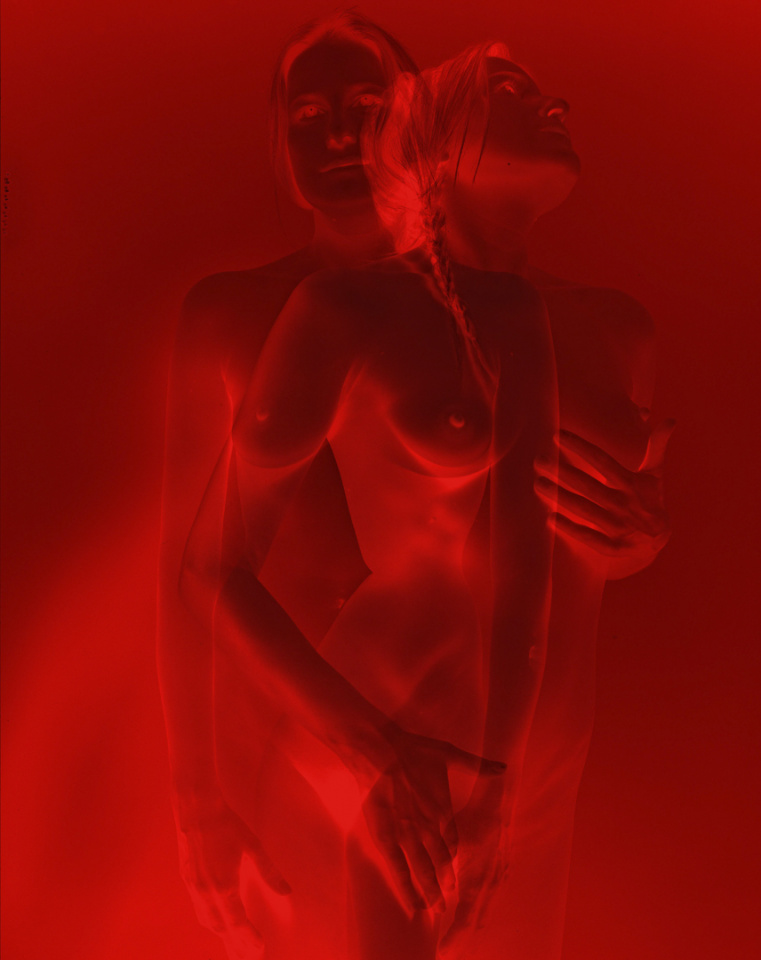 Thailand, 2013Red n∞3From the series "Blue".Thailande, 2013Red n∞3Issue de la sÈrie "Blue".Manit Sriwanichpoom / Courtesy Adler Subhashok Gallery / Agence VU