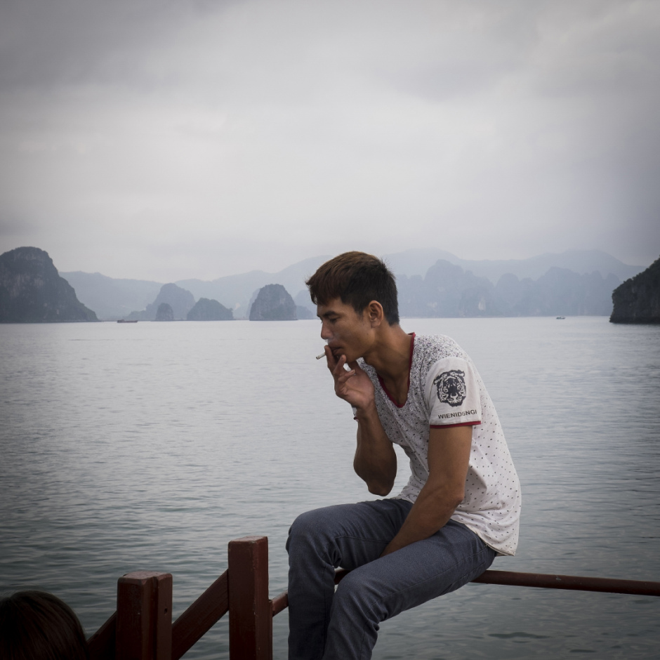 Vietnam, Ha Long bay, 29 April 2015smokerVietnam, baie de Ha Long, 29 avril 2015fumeurFranck Ferville / Agence VU