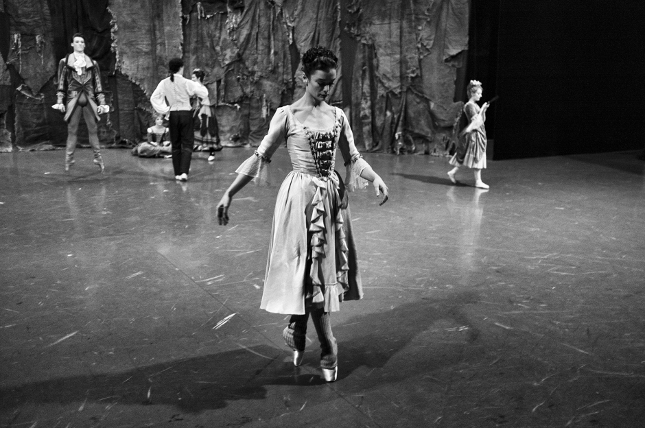 France, Paris, 18 May 2015?AurÈlie Dupont, French prima ballerina at the OpÈra de Paris, says goodbye to the institution during her last performance on the stage of the OpÈra Garnier.?France, Paris, 18 mai 2015?AurÈlie Dupont, danseuse Ètoile ‡ l'OpÈra de Paris, fait ses adieux ‡ l'institution lors de sa derniËre reprÈsentation sur la scËne de l'OpÈra Garnier.??Pierre-Elie de Pibrac / Agence VU