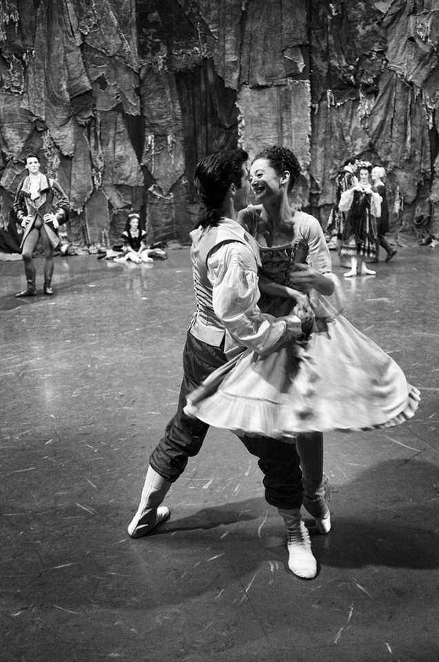 France, Paris, 18 May 2015?AurÈlie Dupont, French prima ballerina at the OpÈra de Paris, says goodbye to the institution during her last performance on the stage of the OpÈra Garnier.?France, Paris, 18 mai 2015?AurÈlie Dupont, danseuse Ètoile ‡ l'OpÈra de Paris, fait ses adieux ‡ l'institution lors de sa derniËre reprÈsentation sur la scËne de l'OpÈra Garnier.??Pierre-Elie de Pibrac / Agence VU