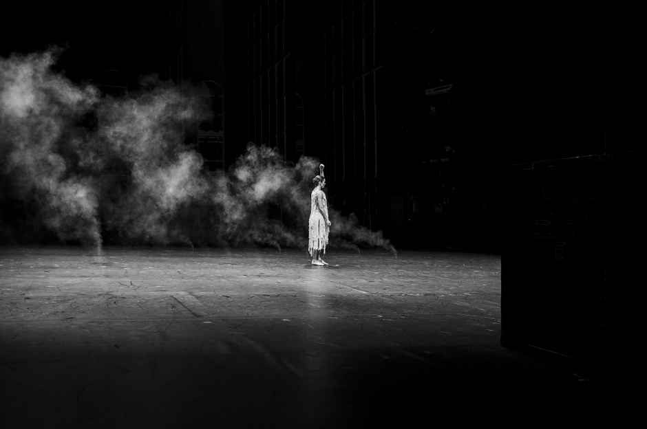 France, Paris, November 2013AurÈlie Dupont, in "Darkness is hiding black horses" by Saburo Teshigawara, at OpÈra Garnier.France, Paris, novembre 2013AurÈlie Dupont, dans "Darkness is hiding black horses" de Saburo Teshigawara, ‡ l'OpÈra Garnier.Pierre-Elie de Pibrac / VU distribution
