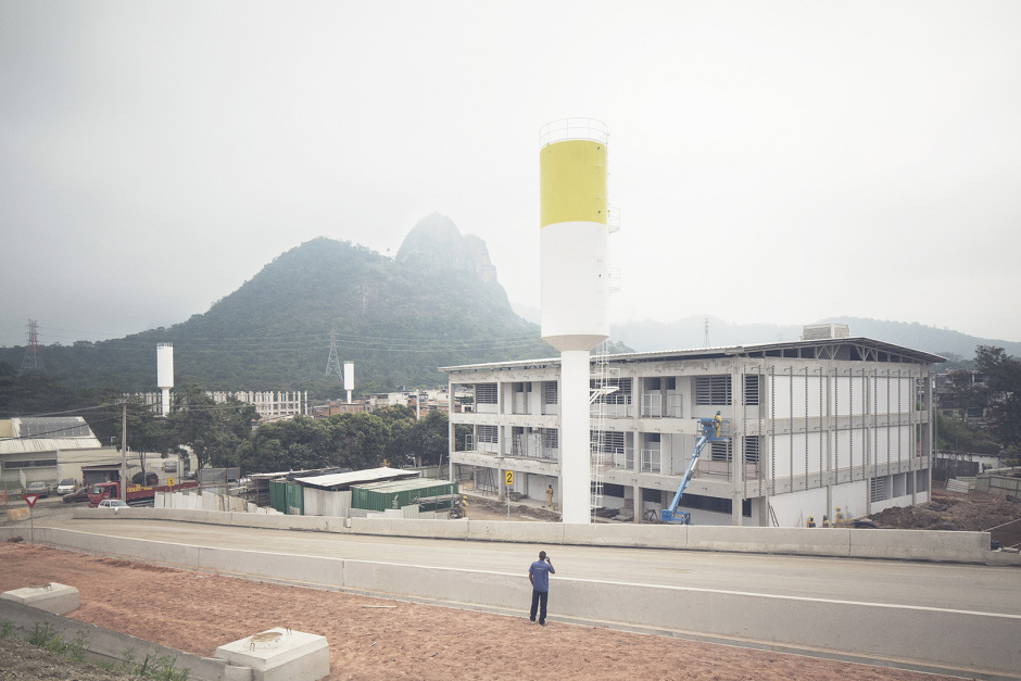 Brazil, Rio de Janeiro, June 30th 2016Immediatly neard ColÙnia, an industrial area built on the vegetation. In this neighbourhood of Rio, before the city was named to host the Olympics Games,  there was only unfit for habitations swamps and a psychiatric hospital for the indigents.BrÈsil, Rio de Janeiro, 30 juin 2016A proximitÈ immÈdiate de ColÙnia, une zone industrielle gagnÈe sur la vÈgÈtation. Dans ce quartier de Rio, avant que la ville ne soit dÈsignÈe pour accueillir les JO 2016, il n'y avait que des marais insalubres et un hÙpital psychiatrique pour indigents.Vincent Catala / Agence VU