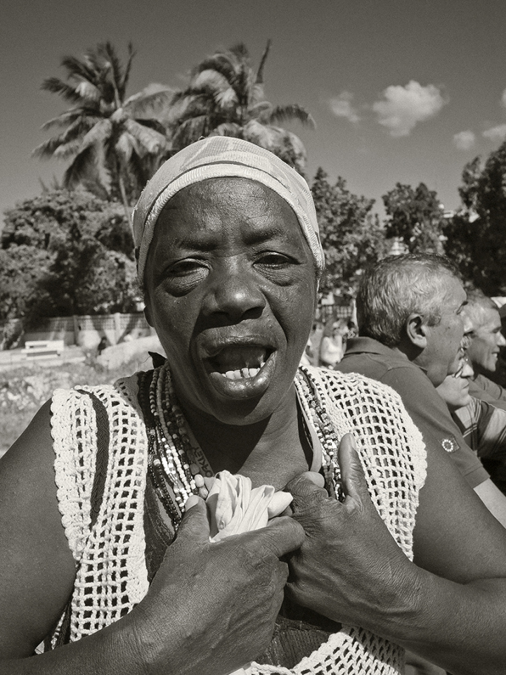 Cuba, Havana, 28 November 2016A Cuban lady is expressing sadness on Revolution Square, where Cubans of Havana have gathered to pay a final tribute to Fidel Castro.Cuba, La Havane, 28 novembre 2016Une Cubaine exprime sa tristesse sur la Place de la RÈvolution, sur laquelle les Cubains de La Havane se sont rassemblÈs pour adresser un dernier hommage ‡ Fidel Castro.Pierre-Elie de Pibrac / Agence VU