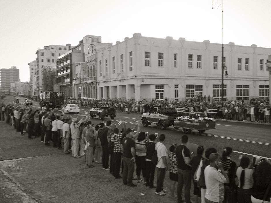 Cuba, Havana, 30 November 2016Passage of Fidel Castro's Funeral Caravan on Havana's mythical Malecon.Cuba, La Havane, 30 novembre 2016Passage de la Caravane funÈraire de Fidel Castro sur le mythique Malecon de La Havane.Pierre-Elie de Pibrac / Agence VU