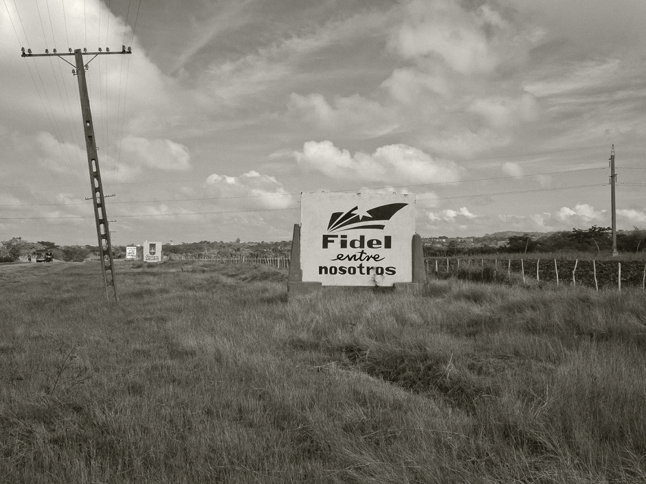 Cuba, 02 December 2016Along the road where Fidel Castro's funeral caravan passed, numerous sentences to his glory and to that of Cuba have been written on stones.Cuba, 2 dÈcembre 2016Le long de la route sur laquelle est passÈe la caravane funÈraire de Fidel Castro, de nombreuses phrases ‡ sa gloire ainsi qu'‡ celle de Cuba ont ÈtÈ Ècrite sur des pierres.Pierre-Elie de Pibrac / Agence VU