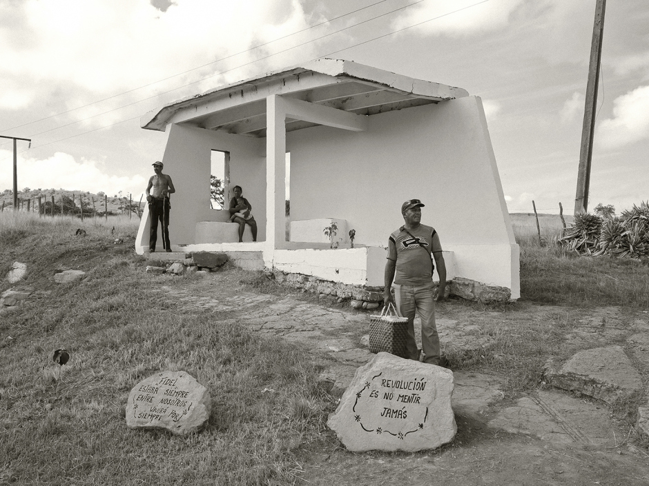 Cuba, 02 December 2016Along the road where Fidel Castro's funeral caravan passed, numerous sentences to his glory and to that of Cuba have been written on stones.Cuba, 2 dÈcembre 2016Le long de la route sur laquelle est passÈe la caravane funÈraire de Fidel Castro, de nombreuses phrases ‡ sa gloire ainsi qu'‡ celle de Cuba ont ÈtÈ Ècrite sur des pierres.Pierre-Elie de Pibrac / Agence VU