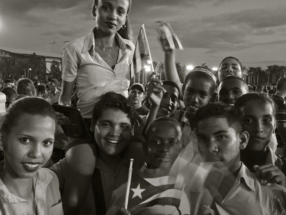 Cuba, Santiago de Cuba, 03 December 2016Cuban students on Revolution Square in Santiago de Cuba, on the night of the speech from Raul Castro as a tribute to Fidel Castro.Cuba, Santiago de Cuba, 3 dÈcembre 2016Des jeunes Ètudiants cubains Place de la RÈvolution ‡ Santiago de Cuba le soir du discours de Raul Castro.Pierre-Elie de Pibrac / Agence VU