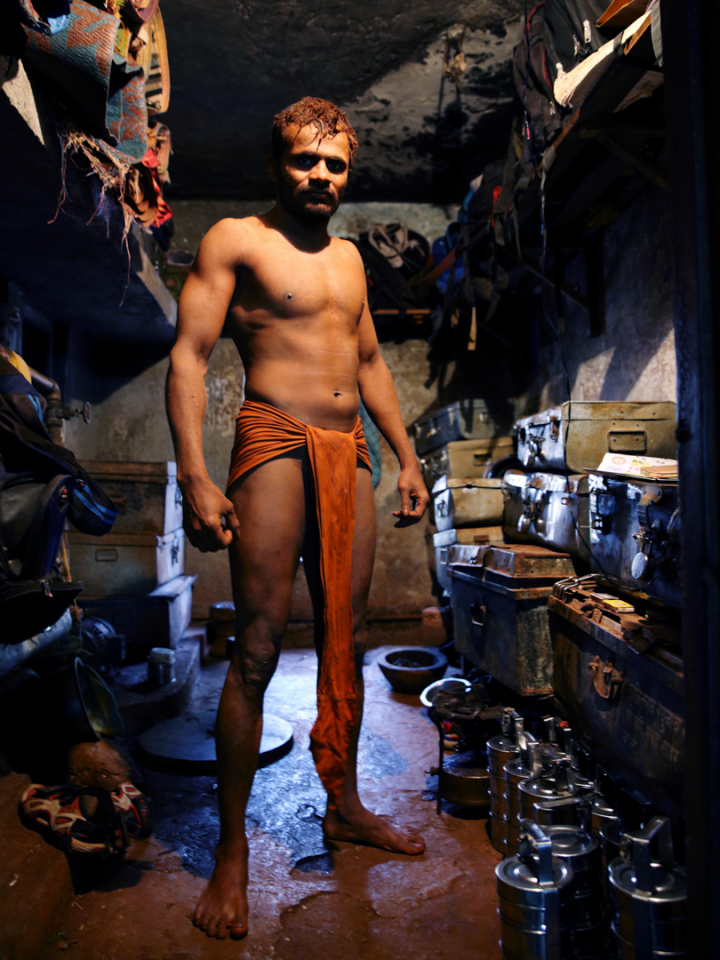 India, Mumbai, February 2017Kutshi, Indian traditional wrestling.The wrestlers are training in Bombay's oldest akhara - a type of dojo - founded in 1930. Many came from the countryside, hoping to get a better job. After becoming holder or security guard, they complete their incomes with the prizes gained in local tournaments. Inde, Bombay, février 2017Le kushti, lutte traditionnelle indienne.Les lutteurs s'entrainent dans le plus ancien akhara - sorte de dojo - de Bombay, fondé en 1930. Beaucoup viennent des campagnes, espérant un meilleur emploi. Devenu porteur ou agent de sécurité, ils complètent leurs revenus grâce à leurs gains dans les compétitions locales.Bertrand Desprez / Agence VU
