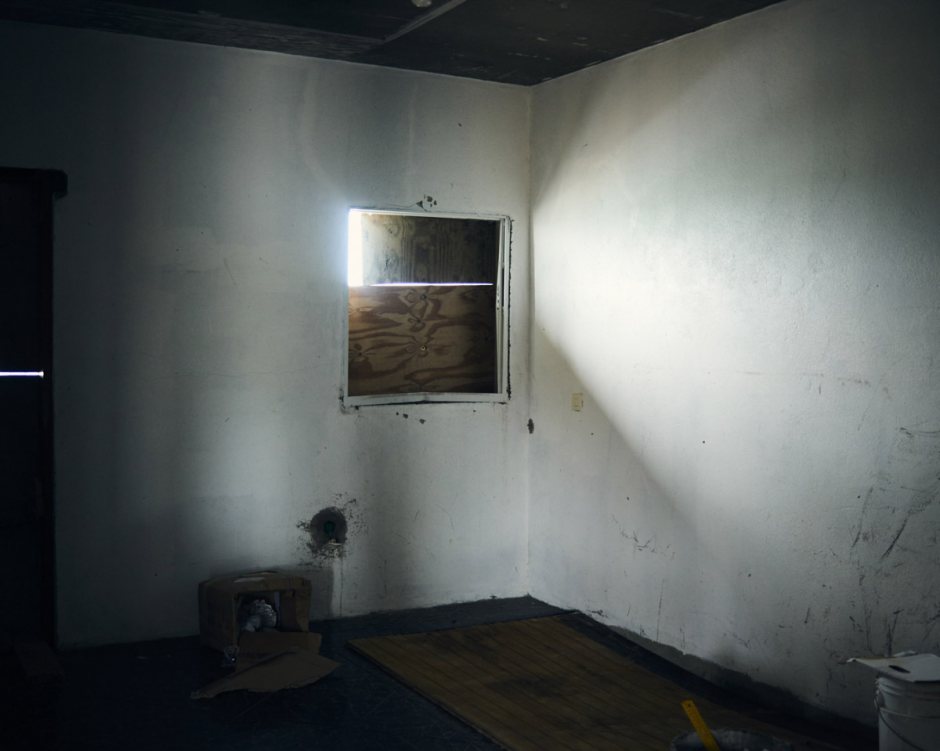 Antilles, Saint-Martin, 19 September 2017 - Irma Hurricane. In the Sandy Ground district, a strenghtening details.