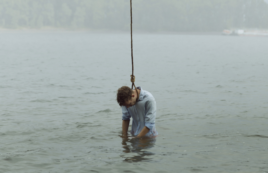 Slovakia, 25 September 2015From the series "Stray".Noose.Slovaquie, 25 septembre 2015Issue de la sÈrie "Stray".Noeud coulant.Kyle Thompson / Agence VU