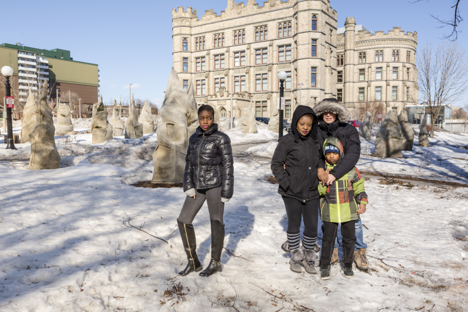 Canada, Ontario, Ottawa, 26 February 2017Congolese family, Canadian Museum of Nature.Canada, Ontario, Ottawa, 26 février 2017Famille Congolaise, devant le Musée de la Nature.Rip Hopkins / Agence VU / Ambassade de France au Canada