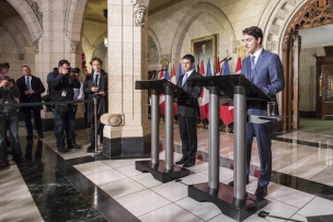 Canada, Ontario, Ottawa, 13 October 2016
Press conference with French and Canadian Prime Ministers Manuel Valls and Justin Trudeau, Canadian Parliament.

Canada, Ontario, Ottawa, 13 octobre 2016
Conférence de presse des Premiers Ministres Français et Canadien Manuel Valls et Justin Trudeau, au Parlement Canadien.

Rip Hopkins / Agence VU / Ambassade de France au Canada