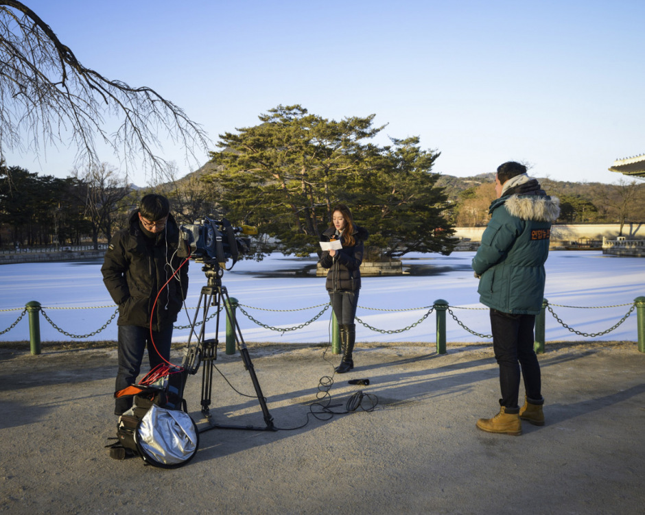 South Korea, Seoul, 29 December 2016 - Korean TV anchorwoman in front of the Gyeongbokgunk Temple.