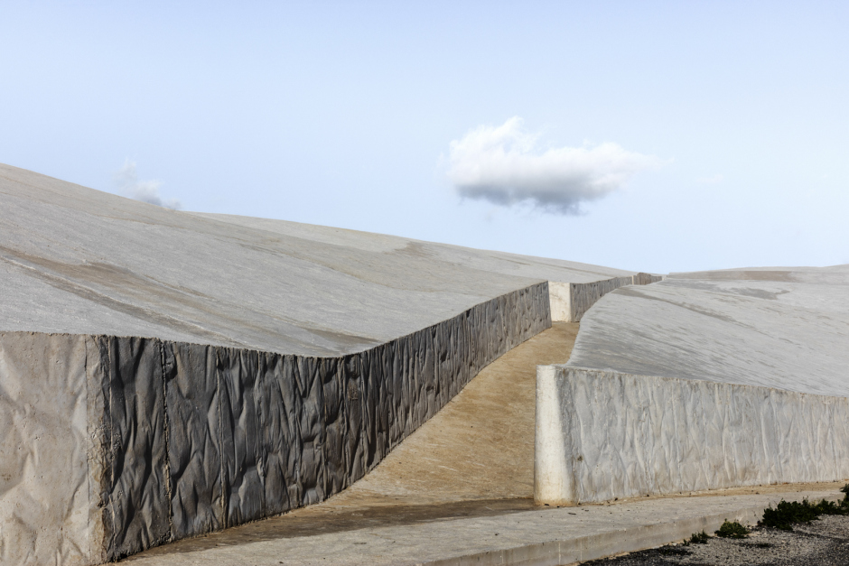 Italy, Gibellina (Trapani), 18 February 2016From the series "Il Cretto Grande".Il Cretto di Burri (Crack of Gibellina).Italie, Gibellina (Trapani), 18 fÈvrier 2016Issue de la sÈrie "Il Cretto Grande".Le Cretto de Burri (ou Cretto de Gibellina).Massimo Siragusa / Agence VU