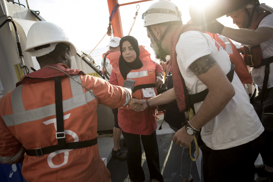 Mediterranean Sea, October 17th, 2017One of the ten women among the 111 people rescued of their canoe by the Italien Navy. The 111 people were then transfered to the Aquarius.Mer MÈditerranÈe, 17 octobre 2017 Une des dix femmes parmi les 111 personnes secourues de leur canot par la Marine italienne. Les 111 personnes ont ÈtÈ ensuite transfÈrÈes sur l?Aquarius.Martina Bacigalupo / Agence VU