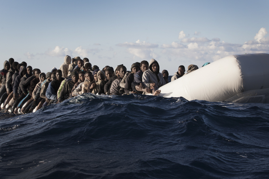 International Zone, Mediterranean Sea, Decembre 09th 2017SAR zone, near the Libyan coast.A makeshift boat, full of people, in the waves of the Mediterranean during a rescue operation.Eaux internationales, Mer MÈditerrannÈe, 08 dÈcembre 2017Zone "Secure and Rescue", prËs de la cote libyenne.Une embarcation de fortune, rempli de personnes, dans les vagues de la MediterranÈe pendant un sauvetage.Martina Bacigalupo / Agence VU