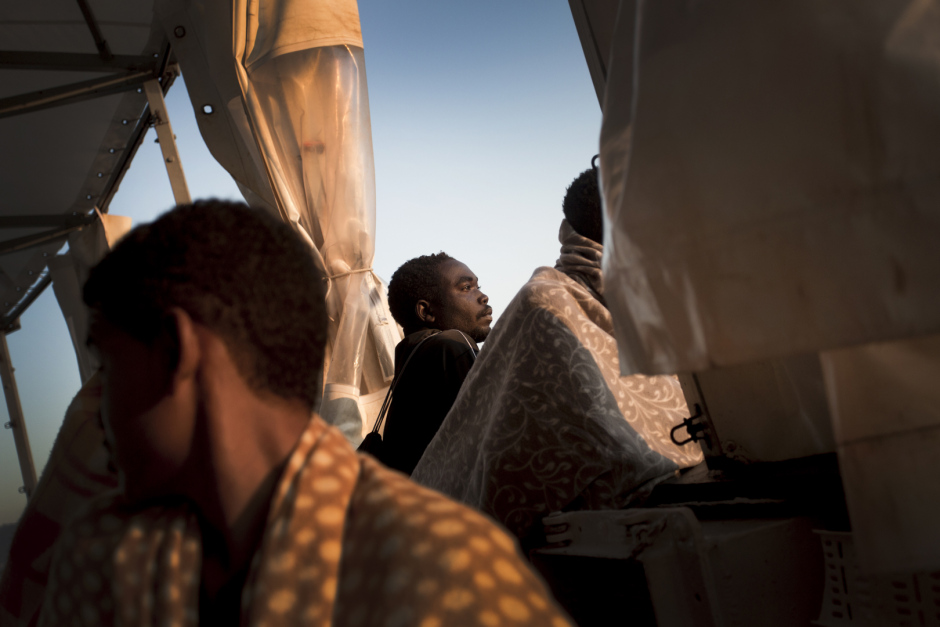 Italy, Messina, October 19th, 2017A Sudanese man looks at the harbor of Messina, while the Aquarius is arriving at destination.These men are part of the group of 111 people who left Lybia the day before, on an inflatable canoe. The canoe, detected by the Andra Doria off the Lybian coasts, will be transfered to the Aquarius. Since the beginning of the operations, the Aquarius had rescued 23 687 people at sea.Italie, Messina, 19 octobre 2017Un homme soudanais regarde le port de Messina pendant que l’Aquarius arrive a destination.Ces hommes font partie d’un groupe de  111 personnes parties de Libye la veille sur un canot gonflable. Le canot, répéré par l’Andrea Doria au large des cotes libyennes, sera tranferé sur l’Aquarius.  Depuis le début des opérations, l’Aquarius a secouru 23 687 personnes en mer.Martina Bacigalupo / Agence VU