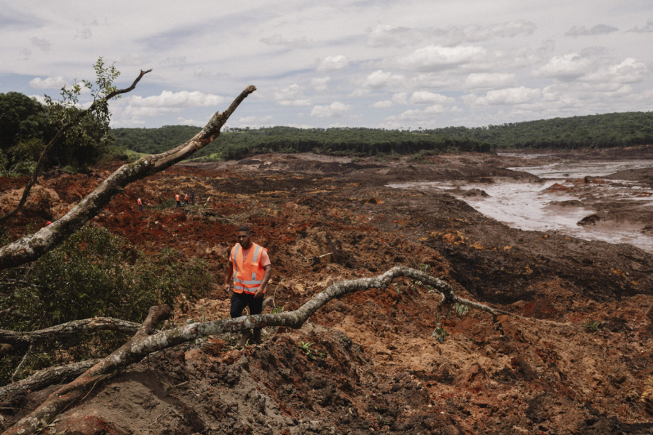 Brazil, Brumadinho, 27 January 2019 - Members of a search group look for boddies through the bush of what was the garage of the dam that collapsed.
