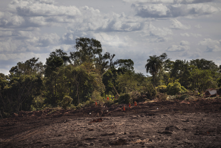 Brazil, Corrego do Feijão, 27 January 2019 - Group of brigade firefighters search for bodies, after the rupture of Brumadinho dam.