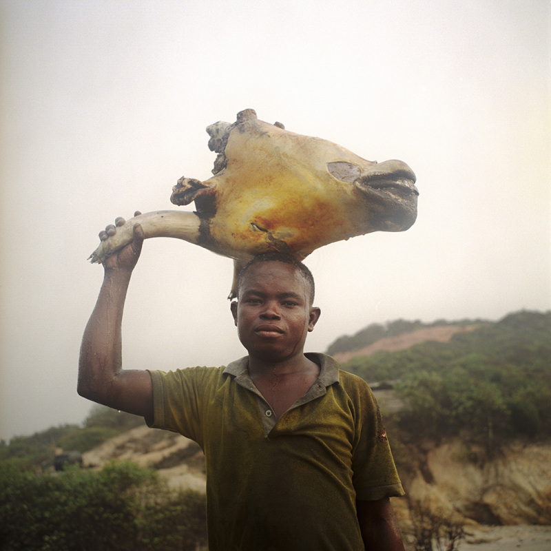 Ghana, Cape Coast, 2016Portrait of a young butcher.Ghana, Cape Coast, 2016Portrait d'un jeune boucher.Denis Dailleux / Agence VU