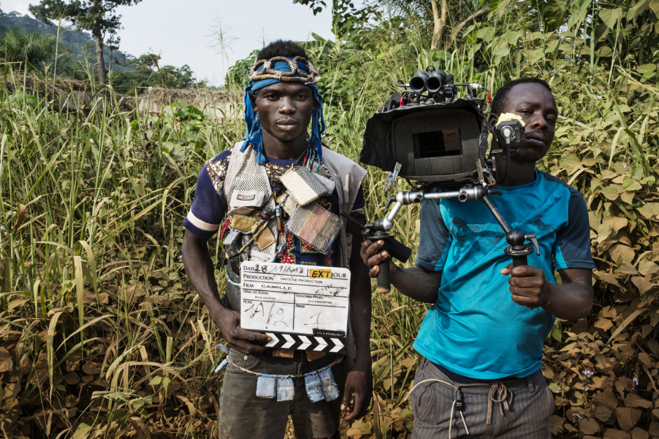 Central Africa, Bangui, 28 November 2018On the movie set of the film "Camille", by Boris Lojkine in Central Africa.In a scene shot in the outskirts of Bangui, Christian Ousseine (right), machinist trained by the Varan Workshop Program, is posing with an extra who play an antibalaka militiamen.République Centrafricaine, Bangui, 28 novembre 2018Tournage du film "Camille" de Boris Lojkine en Centrafrique.Dans une scène tournée en périphérie de Bangui, Christian Ousseine (à droite), machiniste et clapeur, formé par le programme de l'atelier Varan, pose avec un figurant jouant le rôle d'un milicien antibalaka.Michael Zumstein / Agence VU