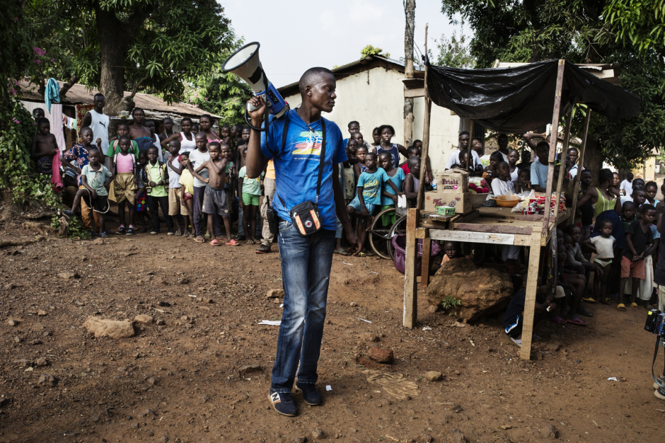 Central Africa, Bangui, 27 November 2018On the movie set of the film "Camille", by Boris Lojkine in Central Africa.Tanguy Djaka, third assistant director trained by the Varan Workshop Program, is setting the shooting of a scene in a district of Bangui.République Centrafricaine, Bangui, 27 novembre 2018Tournage du film "Camille" de Boris Lojkine en Centrafrique.Tanguy Djaka, 3ème assistant réalisateur, formé par le programme des atelier Varan, organise la préparation du tournage d'une scène dans un quartier de Bangui.Michael Zumstein / Agence VU