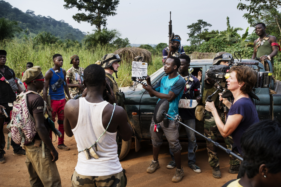 Central Africa, Bangui, 28 November 2018On the movie set of the film "Camille", by Boris Lojkine in Central Africa.Comedians and extras playing antibalakas militiamen in a scene shot in the outskirts of Bangui in which Camille Lepage's body is found by French soldiers in the pick-up of militiamen.République Centrafricaine, Bangui, 28 novembre 2018Tournage du film "Camille" de Boris Lojkine en Centrafrique.Comédiens et figurants jouant les rôles de miliciens antibalakas, dans une scène tournée en périphérie de Bangui dans laquelle Camille Lepage est découverte morte dans le pick-up des miliciens par les militaires français.Michael Zumstein / Agence VU