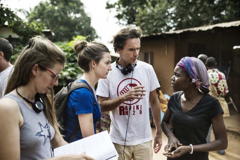 Central Africa, Bangui, 14 November 2018On the movie set of the film "Camille", by Boris Lojkine in Central Africa.Bojina Panayotova, co-scriptwriter (left), Nina Meurisse, comedian, and Boris Lojkine (centre), film director, are talking with an extra (right) before the shooting of a scene.République Centrafricaine, Bangui, 14 novembre 2018Tournage du film "Camille" de Boris Lojkine en Centrafrique.Bojina Panayotova, co- scénariste et scripte (à gauche), Nina Meurisse, actrice (Camille Lepage) et Boris Lojkine (au centre), réalisateur, discutent avec une figurante (à droite) avant le tournage d'unse scène à Bangui.Michael Zumstein / Agence VU