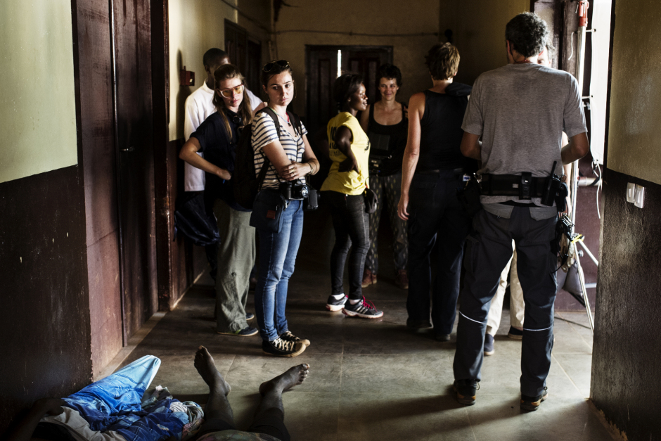Central Africa, Bangui, 18 November 2018On the movie set of the film "Camille", by Boris Lojkine in Central Africa.Nina Meurisse (centre), who play Camille Lepage and Bojina Panayotova (scriptwriter) are waiting between two scenes at the Bangui's morgue.République Centrafricaine, Bangui, 18 novembre 2018Tournage du film "Camille" de Boris Lojkine en Centrafrique.Nina Meurisse (au centre) jouant le rôle de Camille Lepage et Bojina Panayotova (co- scénariste et scripte) patientent entre deux scènes tournées dans la morgue de Bangui.Michael Zumstein / Agence VU