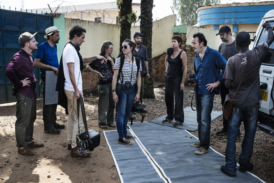 Central Africa, Bangui, 20 November 2018On the movie set of the film "Camille", by Boris Lojkine in Central Africa.Nina Meurosse (c), actress (Camille Lepage) surrounded by the film crew during a scene shot at the Bar l'Equateur.République Centrafricaine, Bangui, 20 novembre 2018Tournage du film "Camille" de Boris Lojkine en Centrafrique.Nina Meurosse (c), actrice (Camille Lepage) entourée de l'équipe de tournage lors d'une scène tournée au Bar l'Equateur.Michael Zumstein / Agence VU