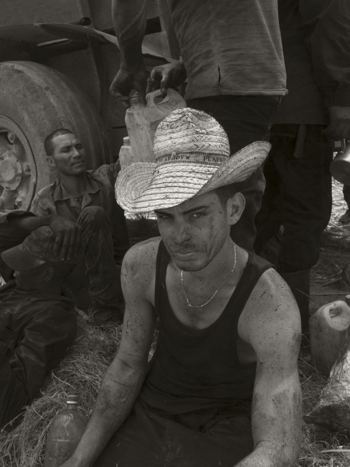Cuba, March 2nd 2017Macheteros in Madruga during his lunch break. Macheteros are called Guajiros (from the American War Heroes) because they were considered the symbol and heroes of the Cuban revolution. Today no one is interested in them and their fate.Cuba, 2 mars 2017Macheteros à Madruga pendant sa pause déjeuner. Les Macheteros sont appelés Guajiros (de l’américain War Heroes) car ils étaient considérés comme le symbole et les héros de la révolution cubaine. Aujourd’hui plus personne ne s’intéresse à eux et à leur sort. Pierre-Elie de Pibrac / Agence VU