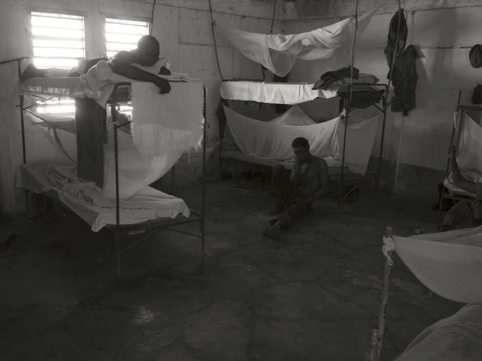 Cuba, March 2nd 2017Barracks of the last Macheteros in Madruga. This is where they live together during the Zafra, away from their families. In Cuba, the Macheteros belong to Azcuba, the sugar ministry, they cannot express themselves without its authorization. When I found this camp after 2 days walking in the mountains of Madruga, one of them came to me saying "we belong to Azcuba, we can't talk to you without their permission". It took me 4 months of negotiation to get to work with them for a few days and take their pictures.Cuba, 2 mars 2017Baraquement des derniers Macheteros à Madruga. C’est là où ils vivent entre eux pendant la Zafra, loin de leur famille. A Cuba, Les Macheteros appartiennent à Azcuba, le ministère du sucre, ils ne peuvent pas s’exprimer sans son autorisation. Lorsque j’ai trouvé ce campement après 2 jours de marche dans les montagnes de Madruga, l’un d’eux est venu me voir en me disant «  nous appartenons à Azcuba, nous ne pouvons pas vous parler sans leur autorisation  ». Il m’a fallu 4 mois de négociation pour arriver à travailler avec eux quelques jours et les prendre en photo.Pierre-Elie de Pibrac / Agence VU
