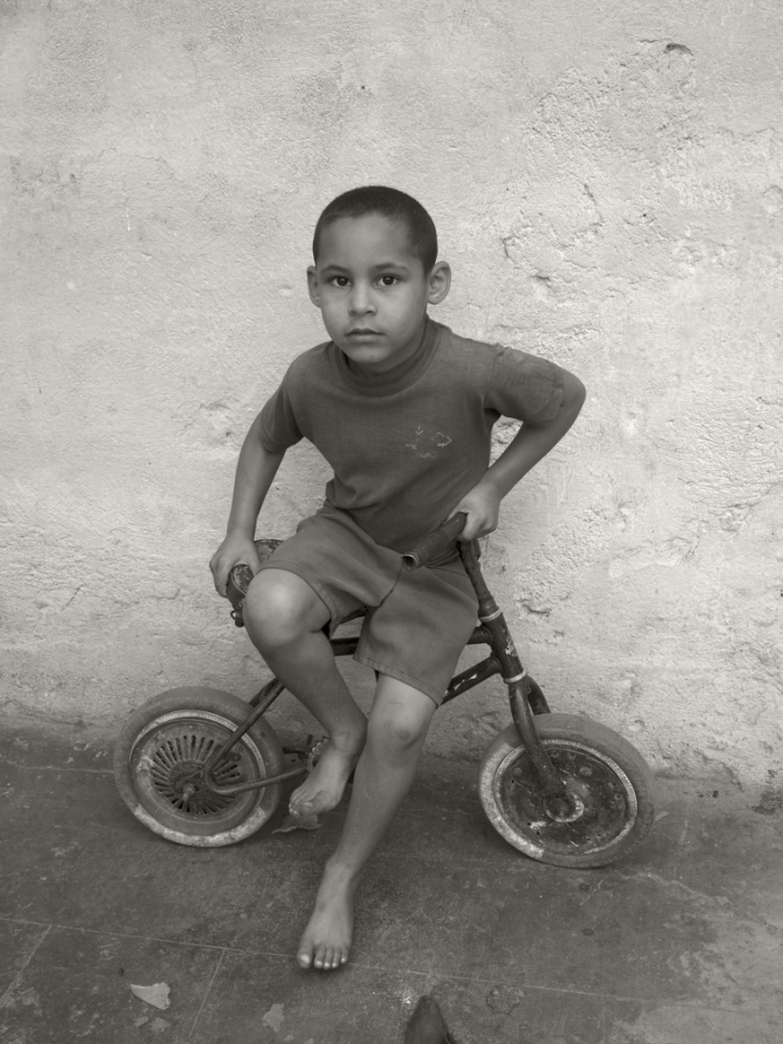 Cuba, March 18th 2017Young boy playing on his bike in the former slave hut of the Central Brazil.Cuba, 18 mars 2017Jeune garçon jouant sur son vélo dans l’ancien baraquement d’esclaves de la Centrale Brazil.Pierre-Elie de Pibrac / Agence VU
