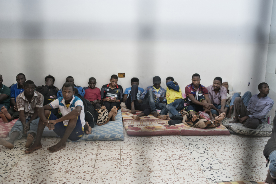 Libya, Tripoli, 04 April 2016About 600 people are in Abu Slim detention center. Prisoners are mainly sub-Saharan illegal migrants on the road to Europe. Beaches near Tripoli are the main departure points to cross Mediterranean Sea to Italy. Lot ot migrants try to work illegaly in Libya in order to pay the trip.Libye, Tripoli, 04 avril 2016Le centre de detention d'Abu Salim accueille près de 600 détenus en situation irrégulière. Les prisonniers sont principalement des migrants subsahariens sans papiers en route pour l'Europe. Les plages à proximité de Tripoli sont un point de départ pour traverser la méditerranée vers l'Italie. Beaucoup de migrants tentent de travailler illégalement en Libye pour payer leur passage.Michael Zumstein / Agence VU
