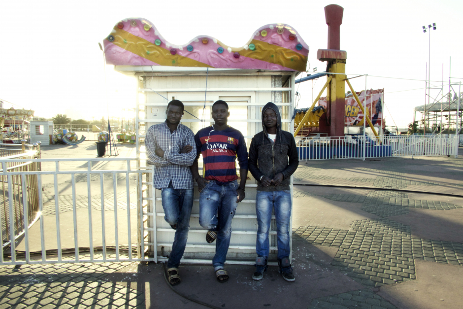 Libya, Tripoli, 29 March 2016From left to right: Ayouba, Ibrahim and Aboubacar, Nigerien caretakers of a recreation park on Tripoli's cliff road.As police has confiscated their IDs, they have to work illegaly.Libye, Tripoli, 29 mars 2016De gauche à droite: Ayouba, Ibrahim, Aboubacar, nigériens, sont les gardiens des manèges d'un parc d'attraction situé sur la corniche de Triopli. Leurs papiers leur ayant été confisqué par la police, ils sont obligés de travailler illégalement.Michael Zumstein / Agence VU