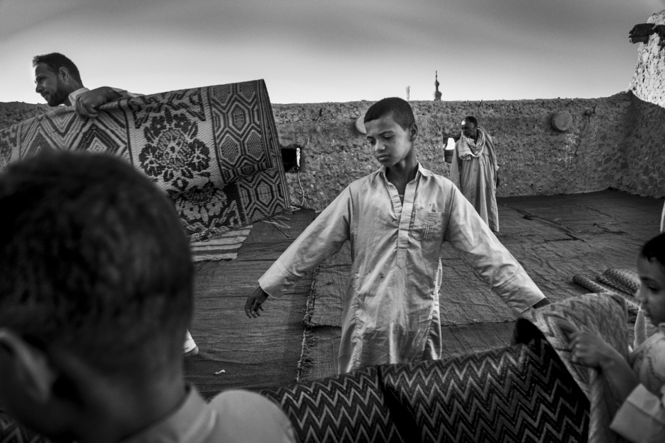 Egypt, Siwa, June 21th 2017 Preparation for the breaking of the fast during the month of the Ramadan. Siwa's inhabitants are belonging to the Sufist branch of Islam. Egypte, Siwa, 21 Juin 2017 Préparation pour la rupture du jeûne pendant le mois de Ramadan. Les habitants de Siwa ont un attachement fort au soufisme. Ferhat Bouda / Agence VU